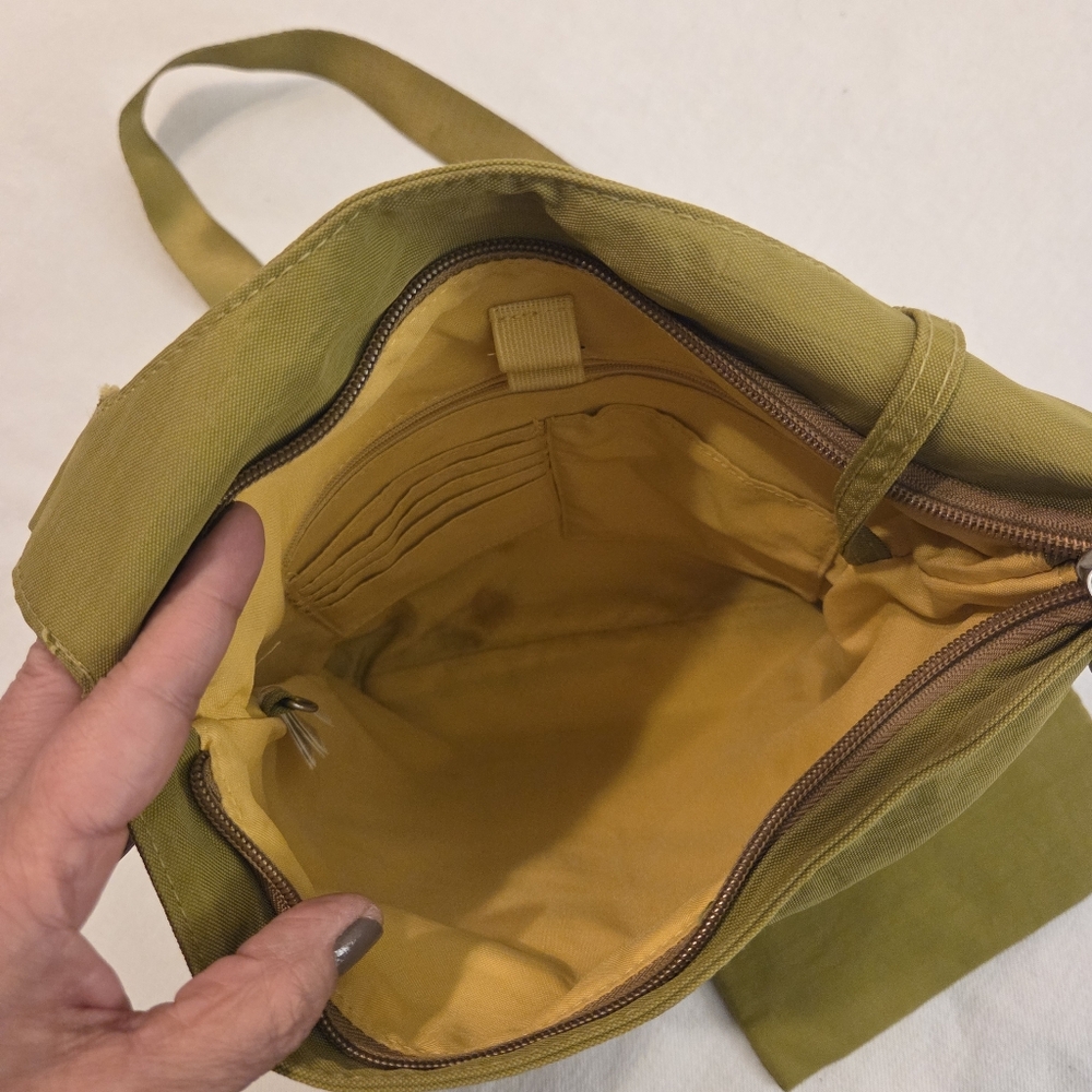 BAGGALLINI Bigโ Zipper Bagg RFID Green Nylon Triple Zip Crossbody Messenger Bag - Picture 8 of 13